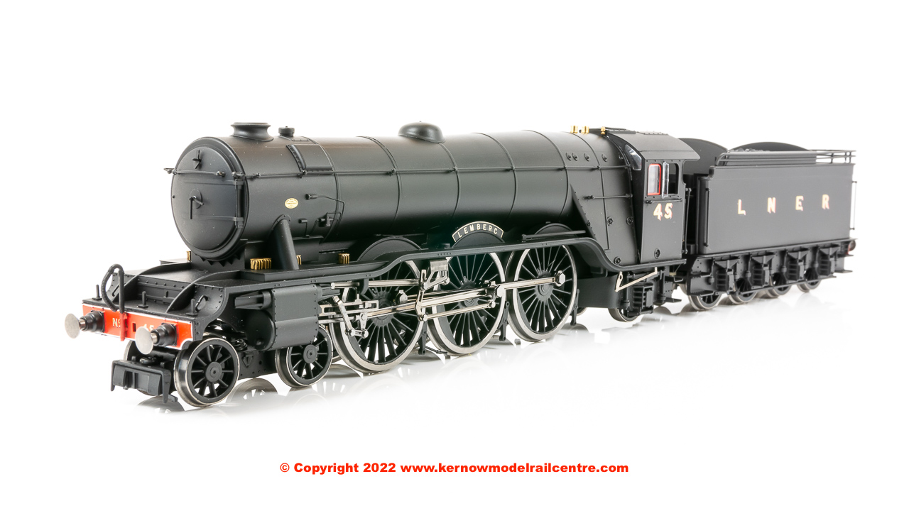 R30087 Hornby A3 4-6-2 Steam Loco number 45 "Lemburg" in LNER Black livery with die cast footplate and flickering firebox - Era 4